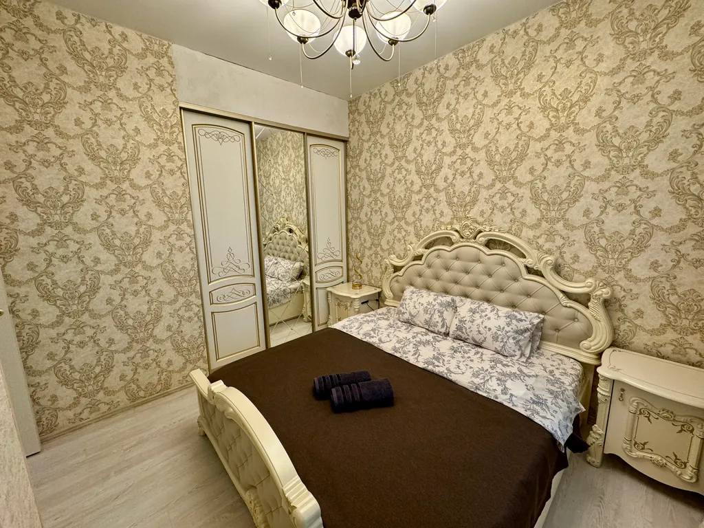 Трехкомнатная квартира возле ТЦ Европа