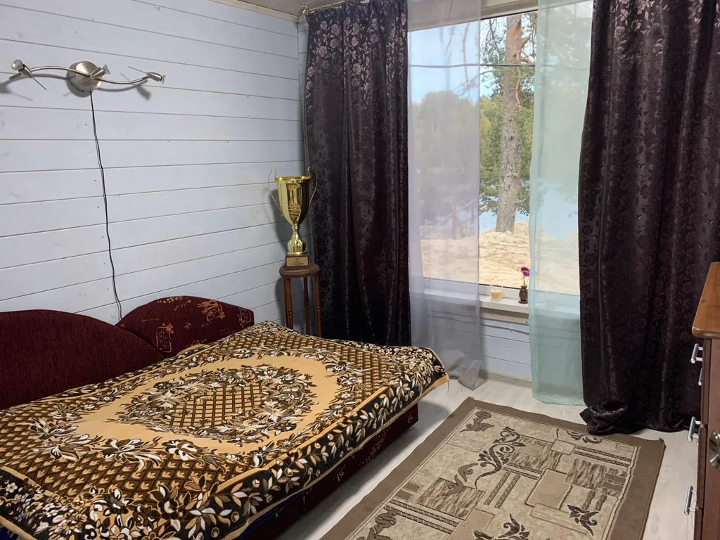 Дом на берегу озера