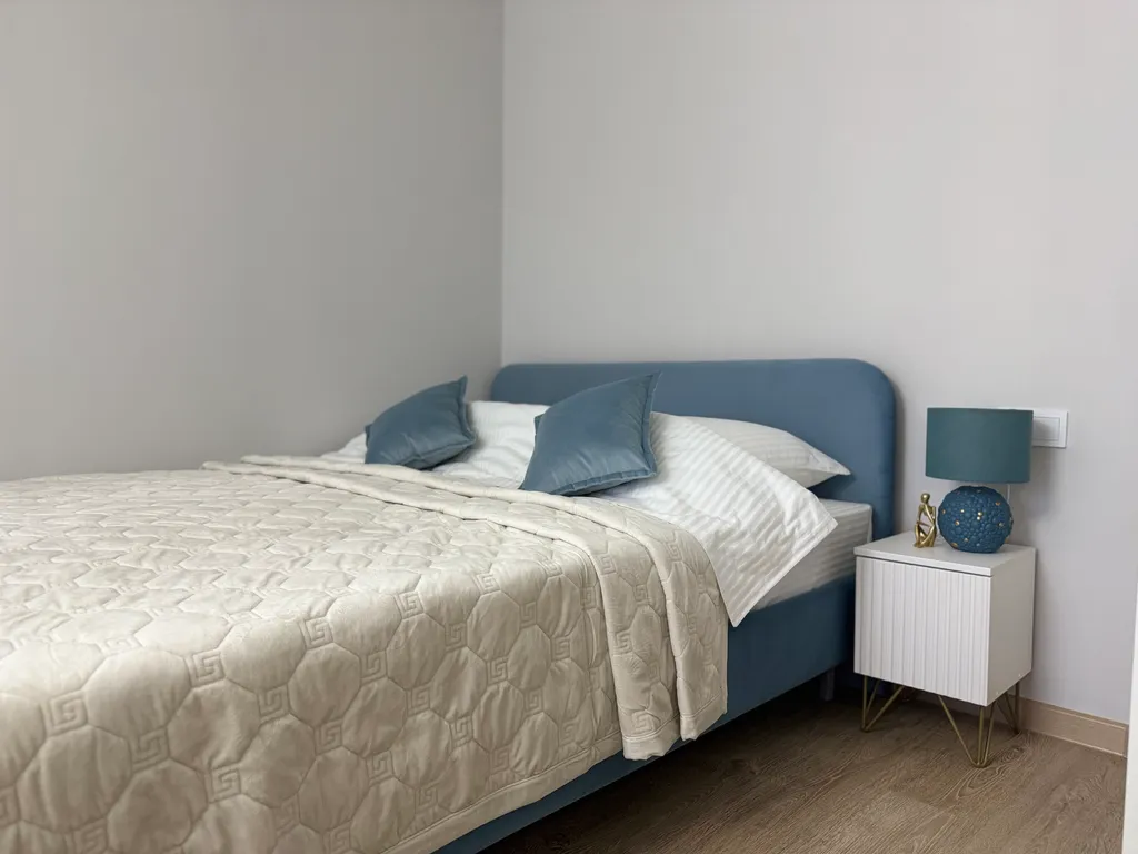 Видовая квартира с дизайнерским ремонтом на берегу реки в белых росах