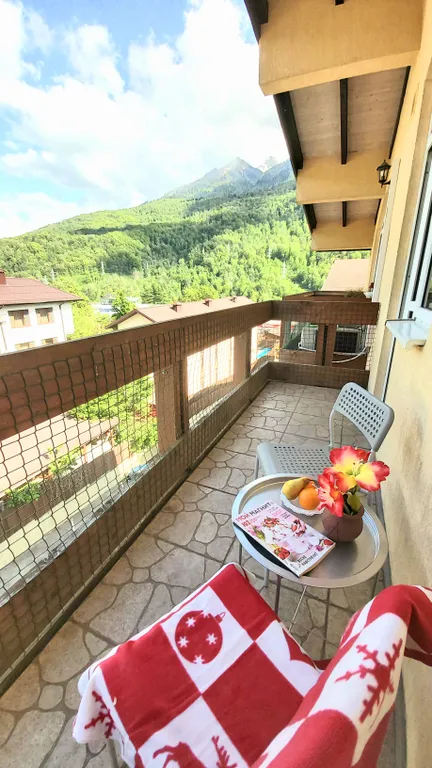 Студия с видом на Горы в центре