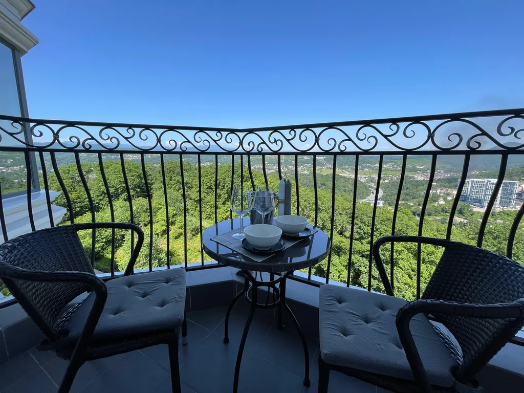 Шикарная квартира с панорамным видом и бассейном