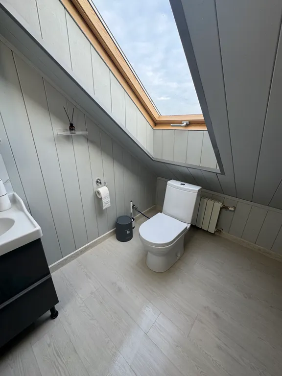 Двухуровневая квартира-студия с отдельной спальней