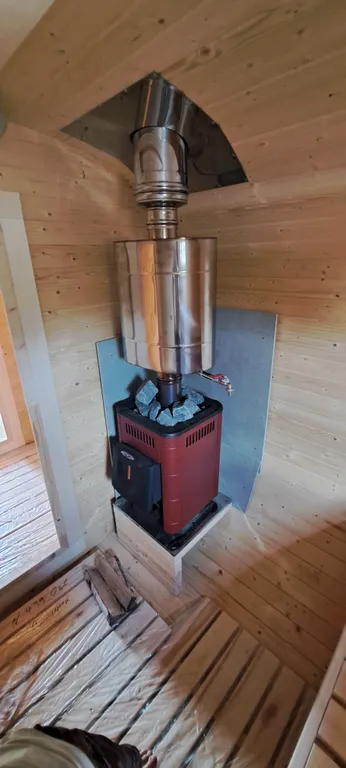 Дом в деревне с баней