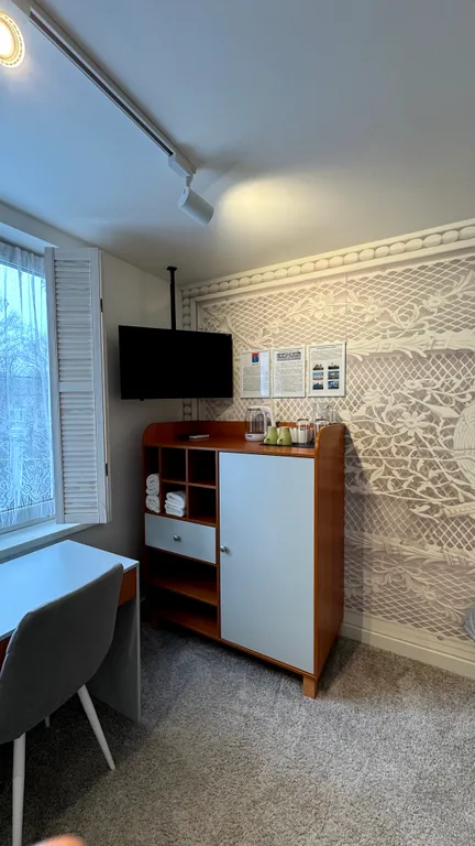 Твин с тихим городским видом