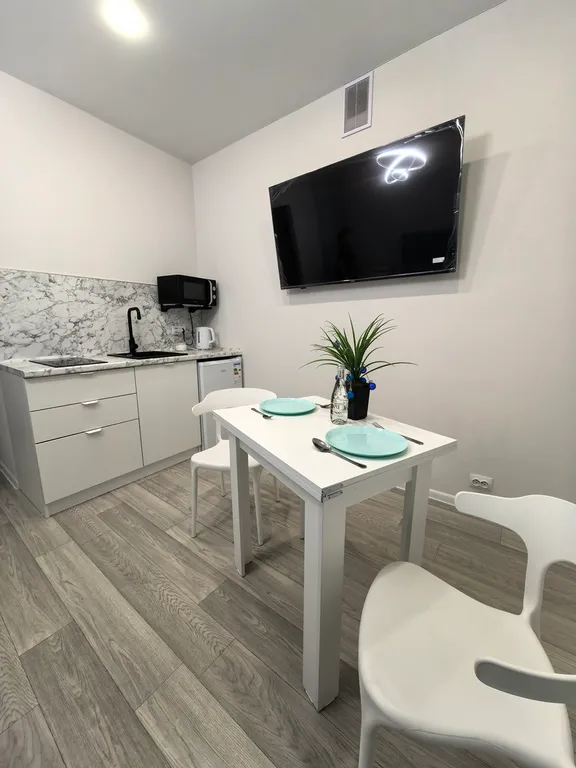 Студия с видом на город