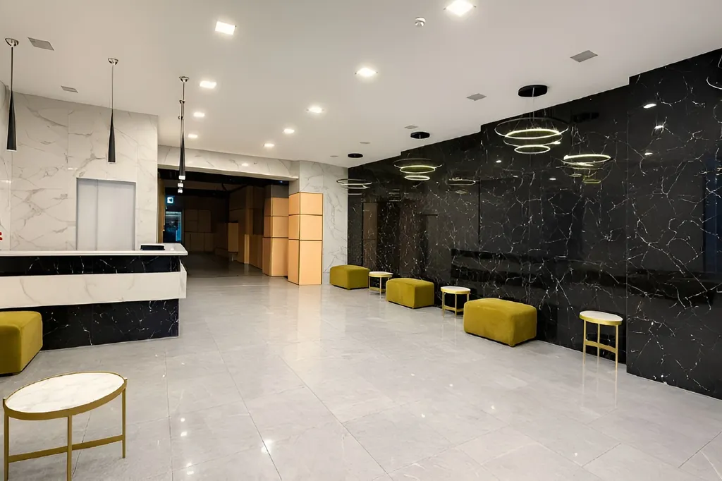 Светлая студия с бассейном на территории