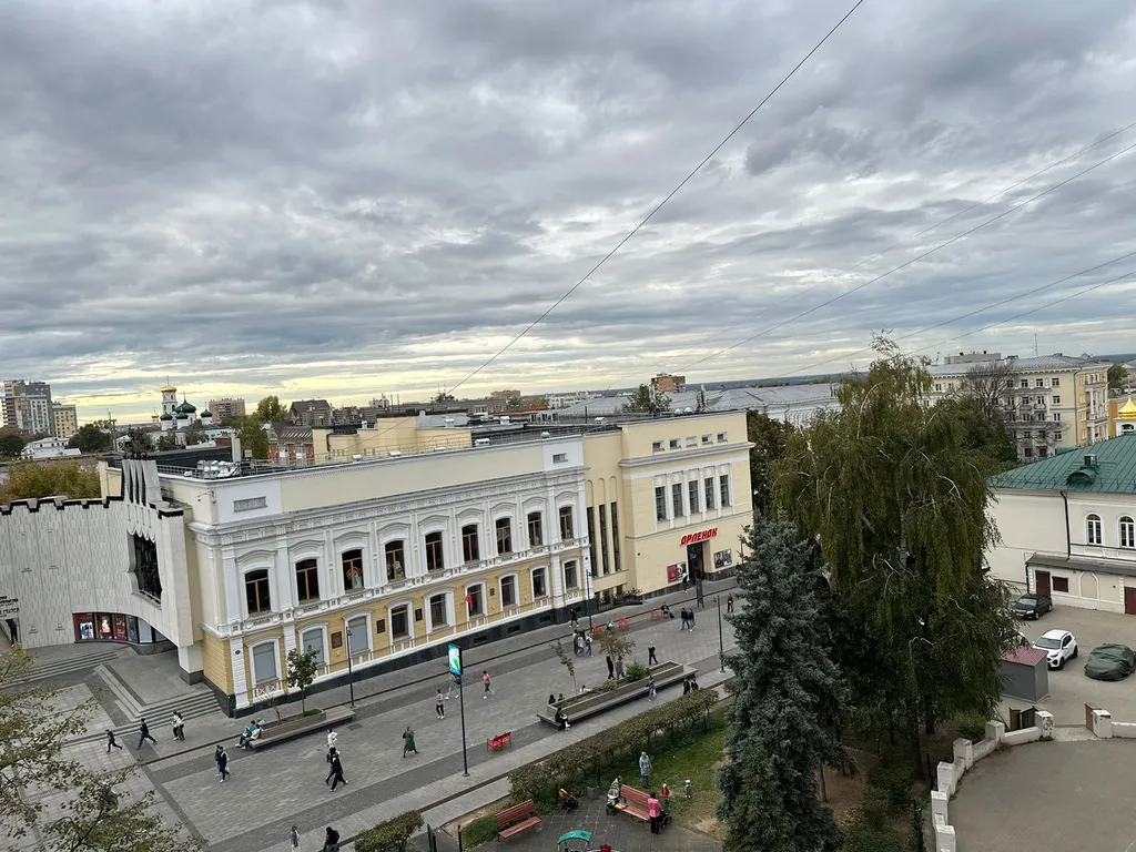 Панорамная роскошь в центре города: новые апартаменты с видом на жизнь