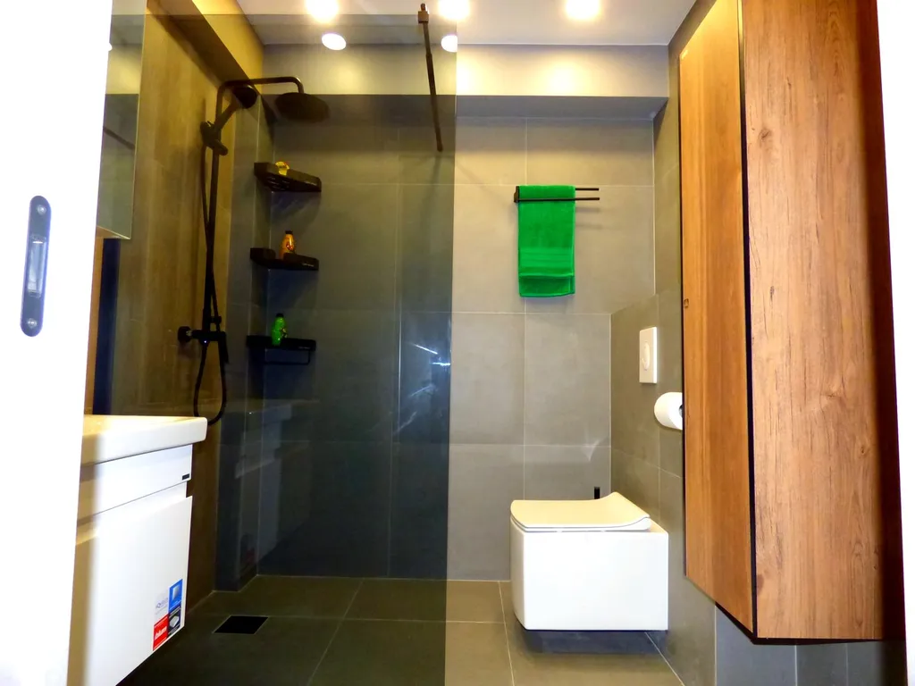 Студия с дизайнерским ремонтом в новом доме на равнине