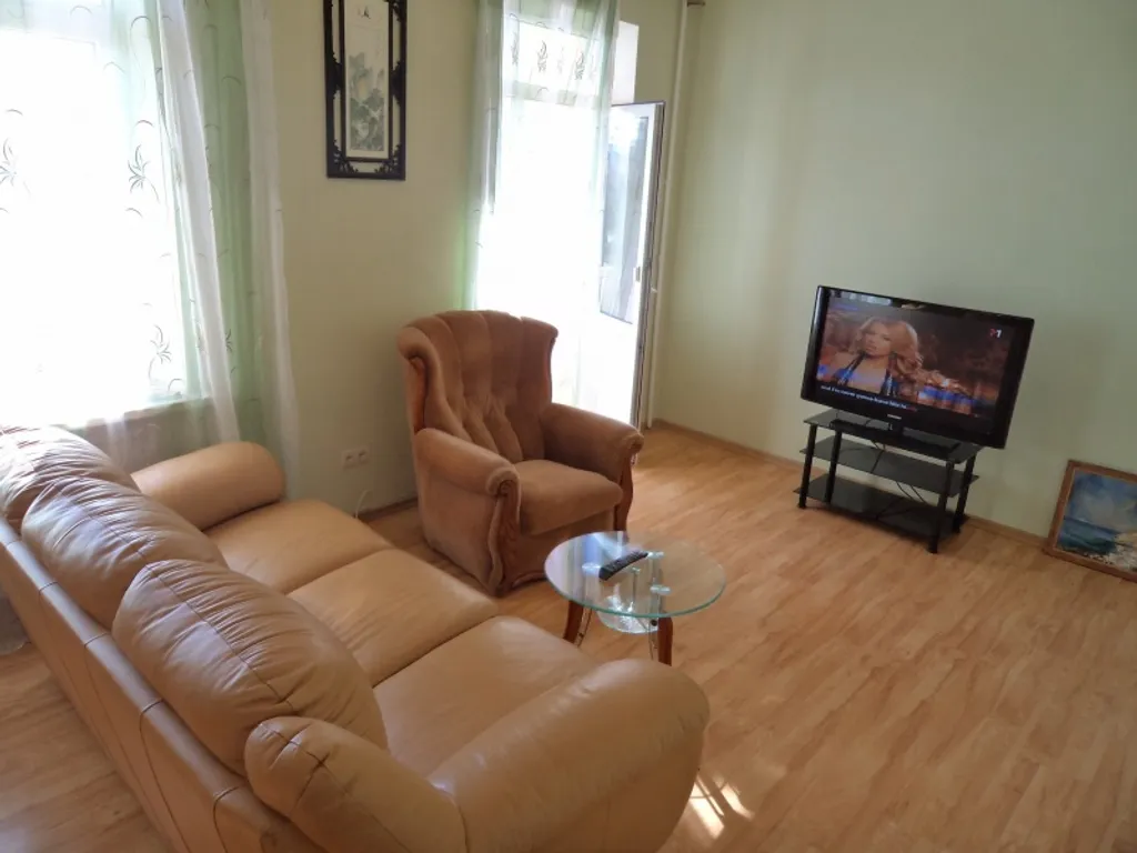 Квартира Уютная квартира с видом на пл. Ушакова, театр им. Лавренева — Севастополь