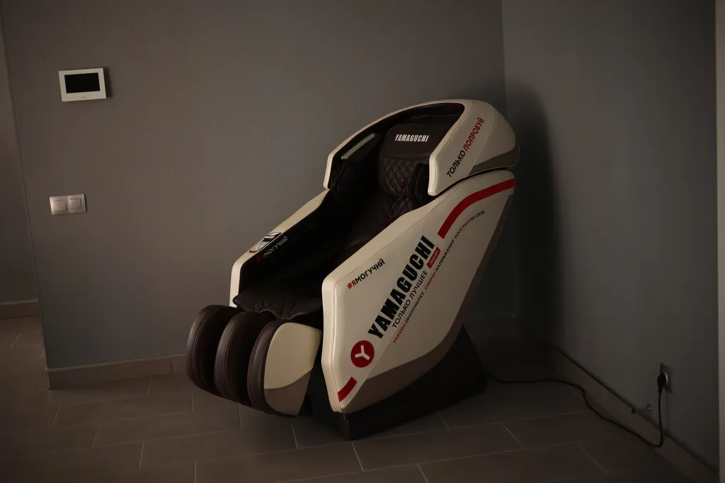 Вилла с бассейном на берегу реки в 30 минутах от центра города