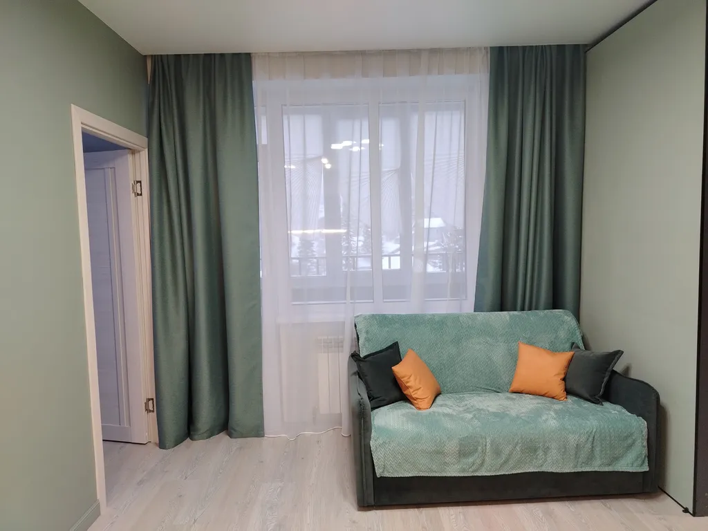 Квартира-студия с видом на город среди гор