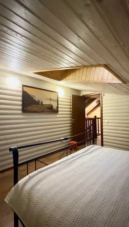 Двухуровневая мансарда с видом на Замок