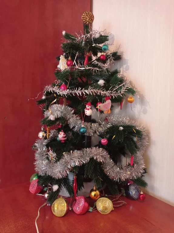 Небольшая, очень светлая и летом с приятной прохладой квартира