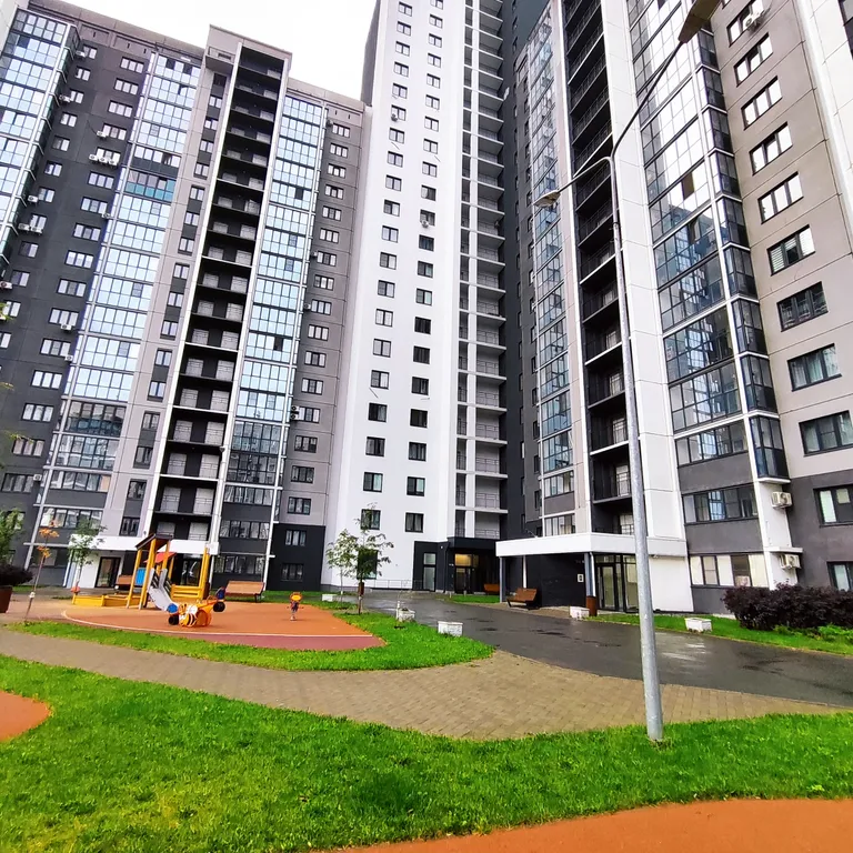 Рядом ЖД вокзал, автовокзал, Синегорье, парк Пушкина, магазины