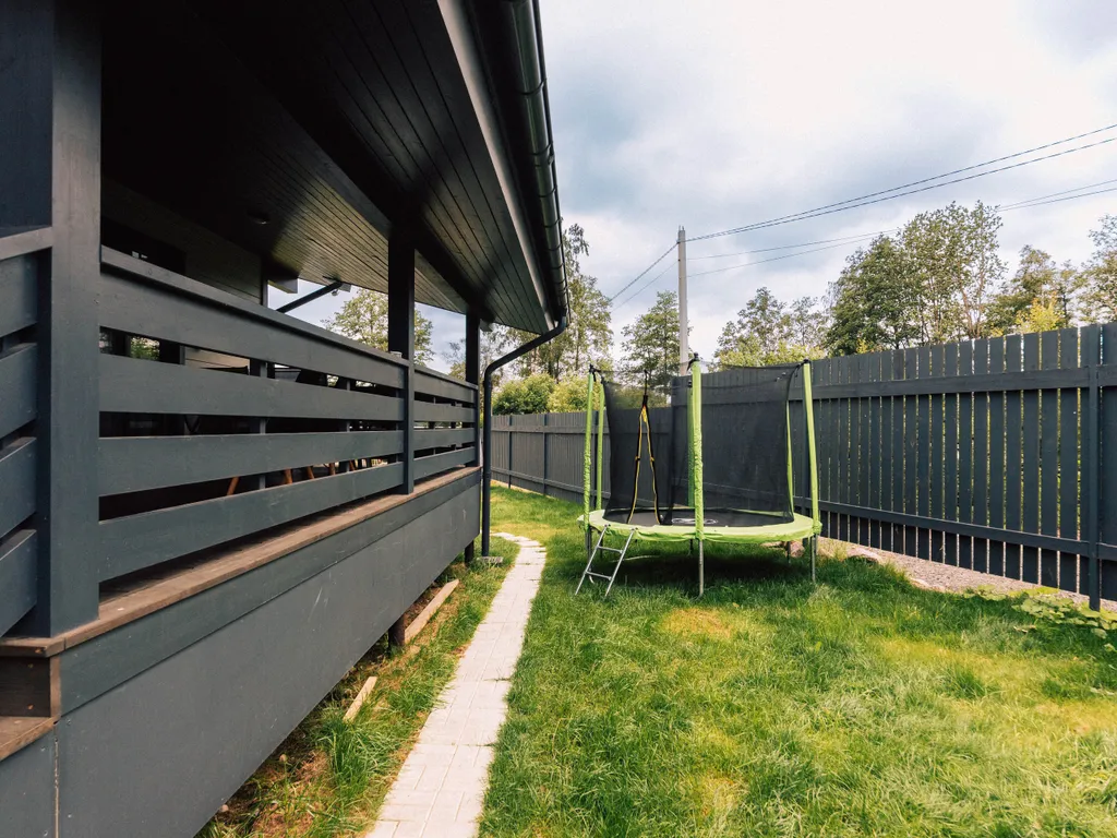 Дом на берегу озера