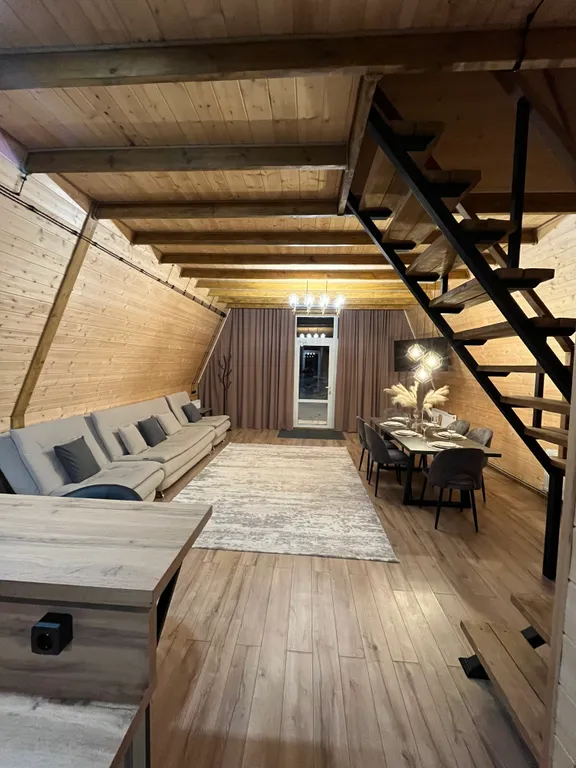 А-фрейм дом с видом на на горы