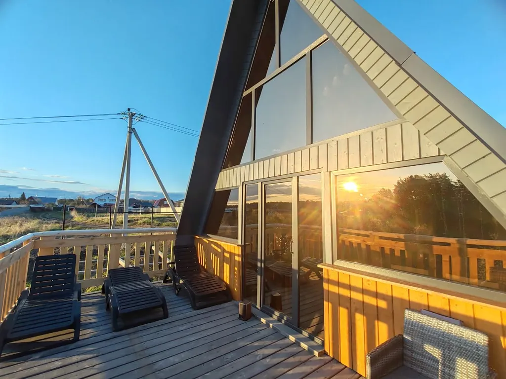 Коттедж Дом у живописного леса, на берегу ручья. — Ушакова