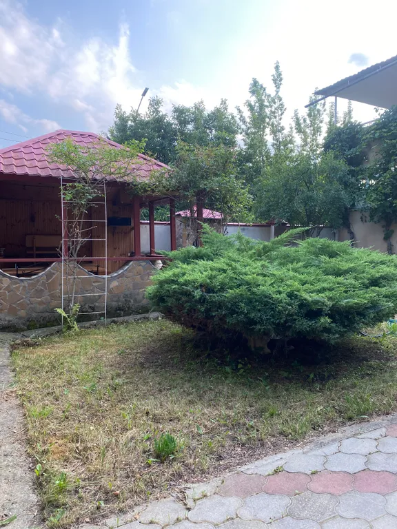 Отдельный большой дом в курортной зоне, с беседкой и мангалом.