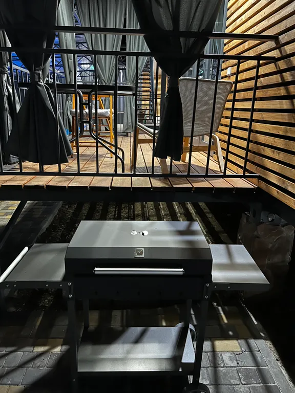 Домик в лесу у моря с верандой