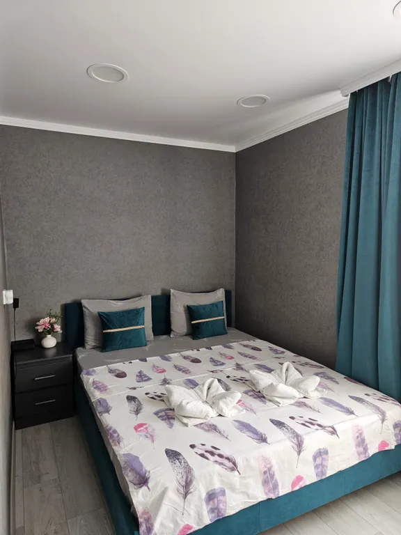 Компактная двушка в балконом и видом на сквер в районе АЭТЗ