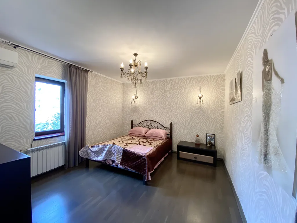 Вилла с бассейном и сауной в центре Ялты