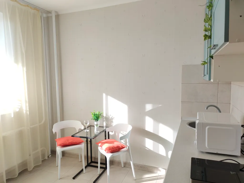 Светлая квартира с видом на рощу