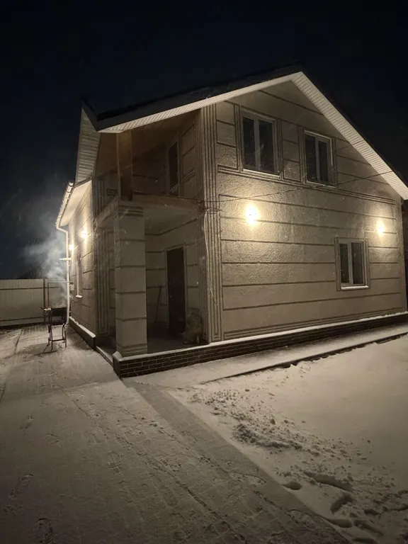 Дом в современном русском стиле рядом с монастырем