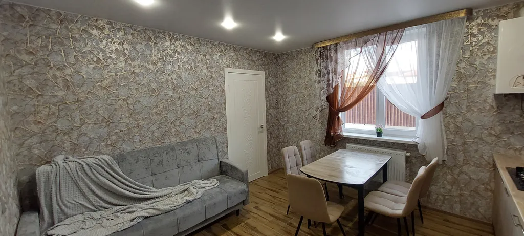 Светлый 2-комнатный дом в лучшем районе города Бахчисарай