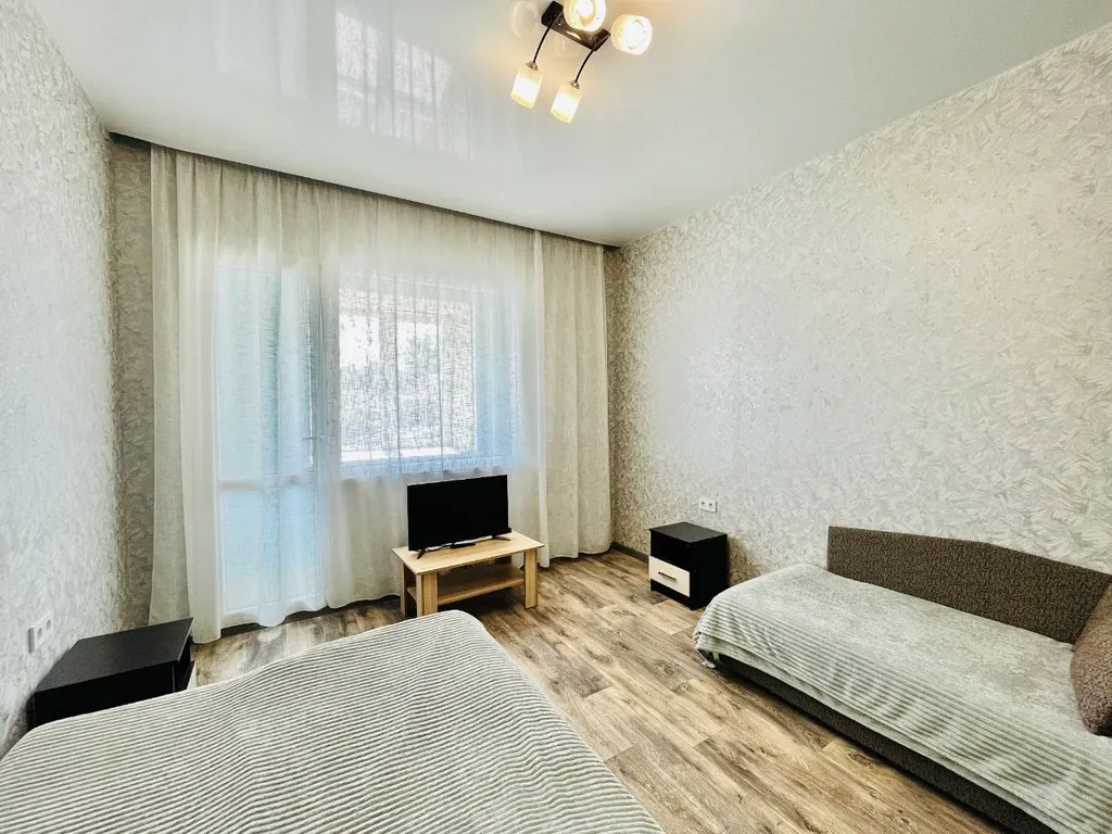 Однокомнатная квартира с диваном и тв на кухне — аренда посуточно в Тамбов