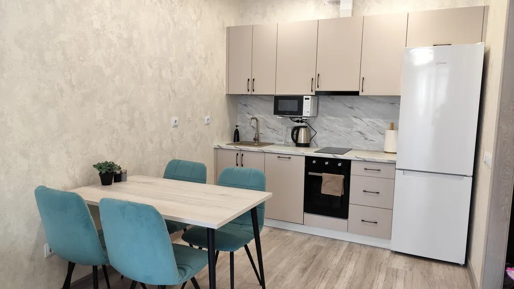 Уютная двухкомнатная квартира в новом жк на берегу озера