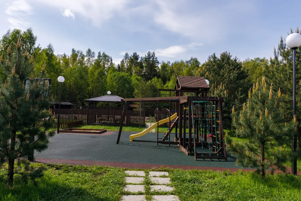 Просторный двухкомнатный коттедж 75 метров в лесу у пруда