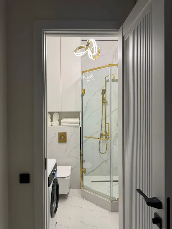 Эстетичная евродвушка рядом с Мегой