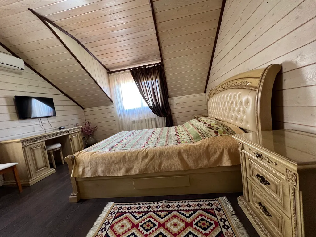 Дом с сауной и большой ванной на террасе