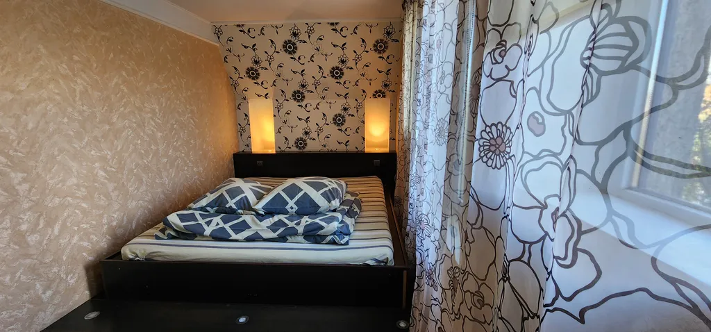 Дом с шикарной беседкой на озере