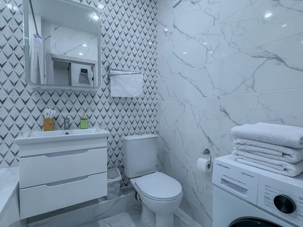 Просторная квартира с кухонной зоной и лоджией