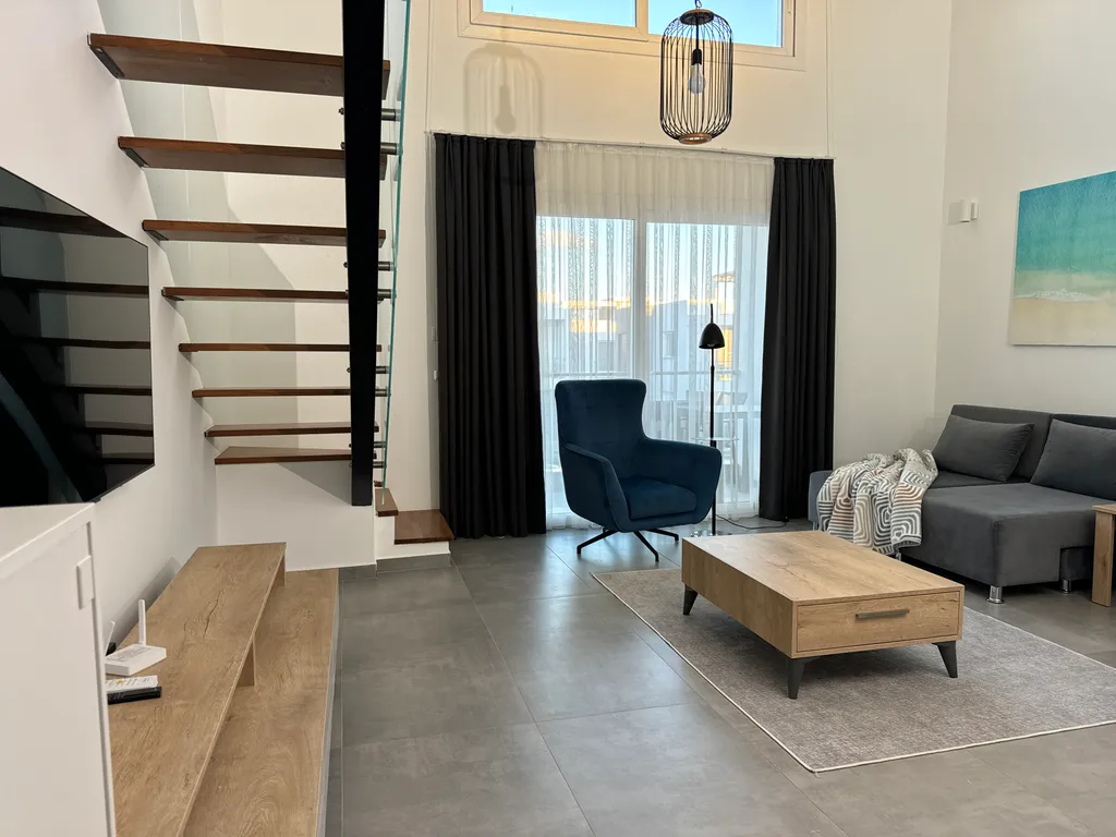 Уникальный лофт на первой береговой линии