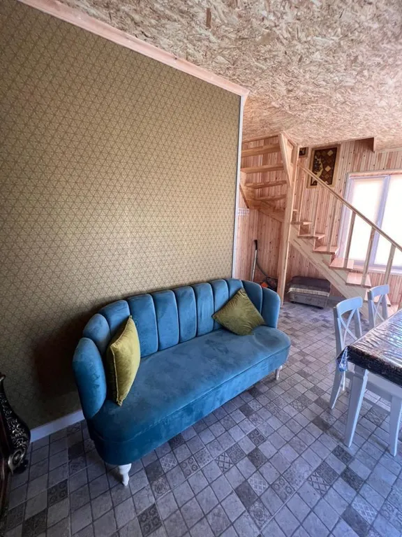 Розовый дом в горах