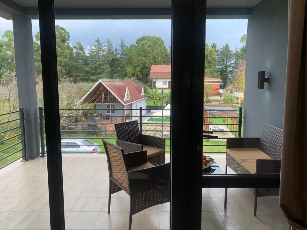 Комфортабельный дом с бассейном с видом на горы