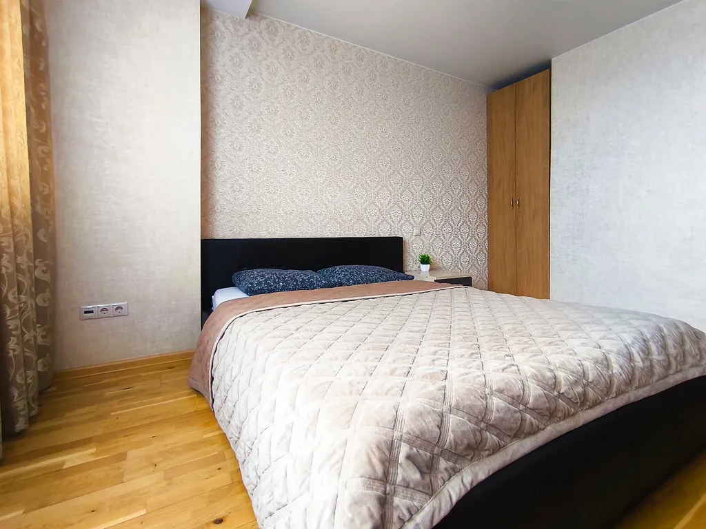 Двухкомнатная квартира с большой кухней