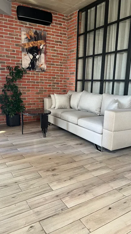 Уютный апартамент с видом на ущелье, расположенный в элитном доме