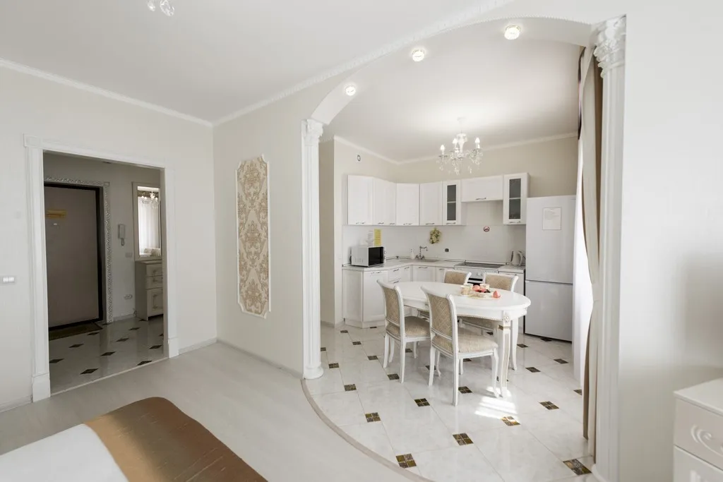 Студия в центре (рядом Суворовское училище и Хилтон)