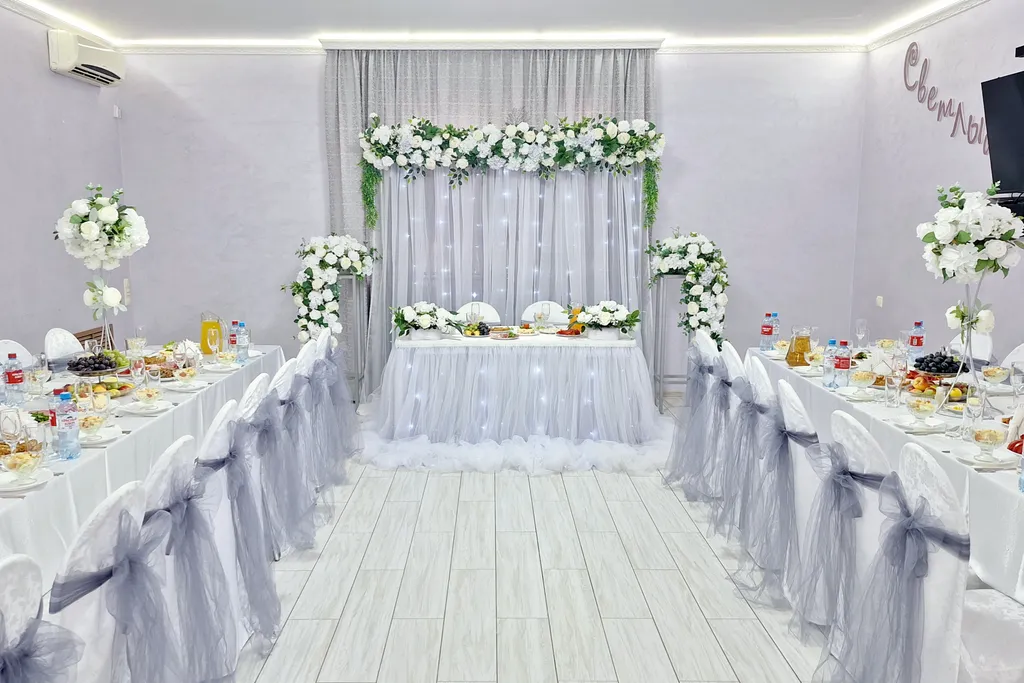 Аренда коттеджа для отдыха с теплым бассейном, сауной, бильярдом