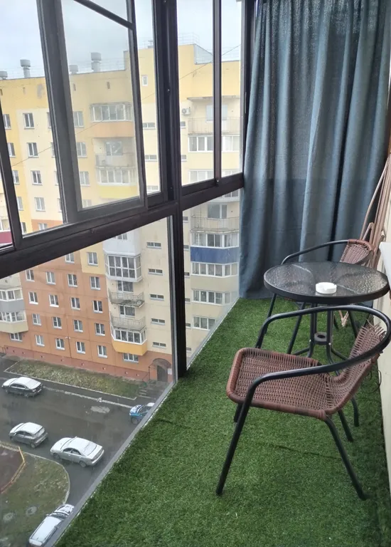 Современная квартира с панорамным балконом у стадиона