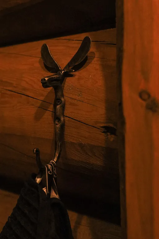 Бревенчатый дом-баня в стиле охотничьего домика