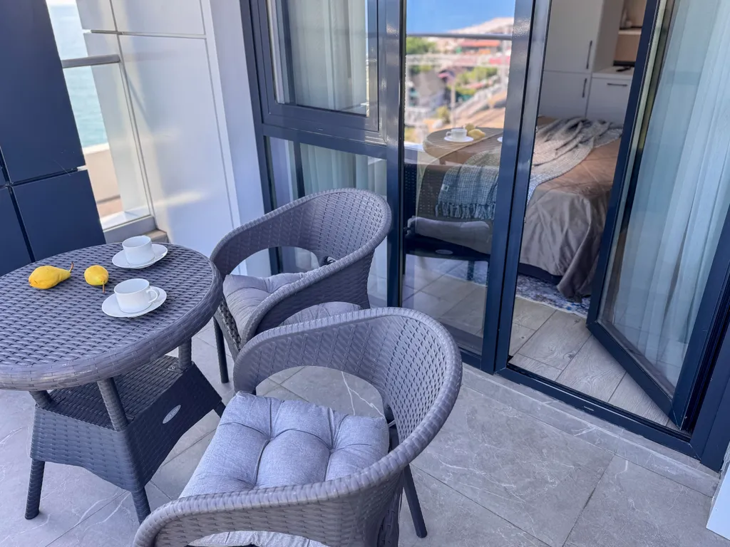 Каскад 2 Стильный апартамент на первой береговой линии