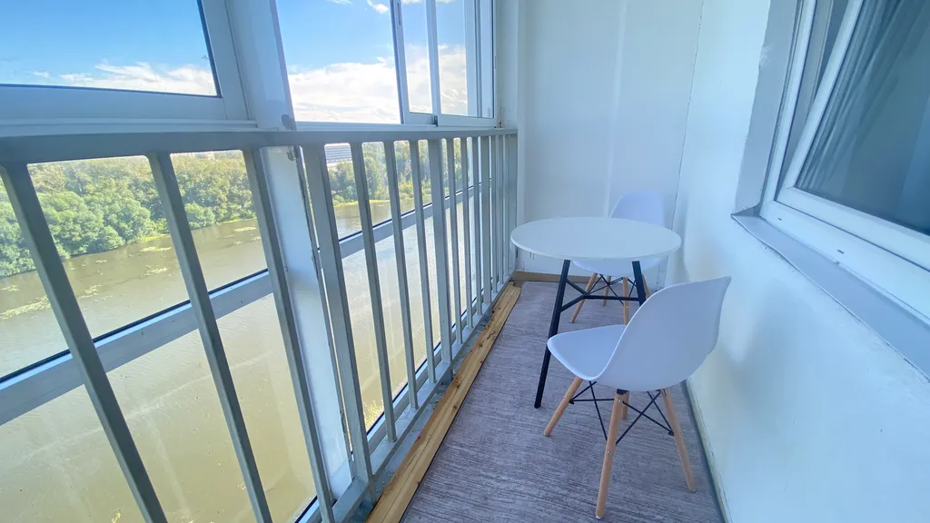 Студия в центре города с видом на реку