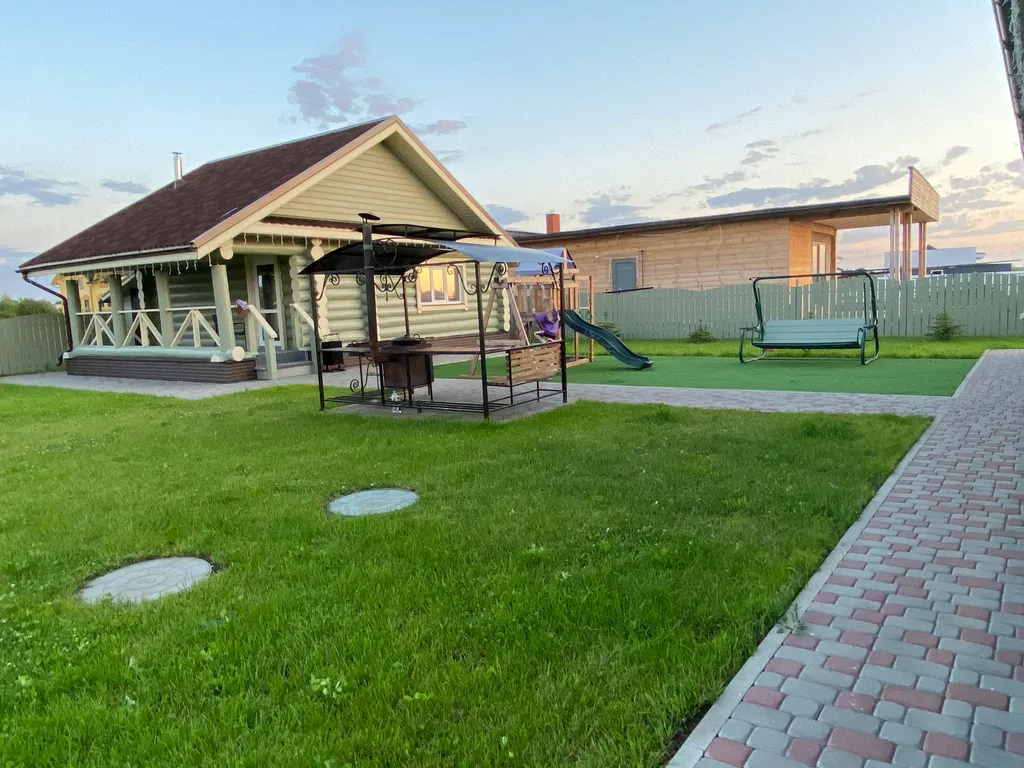 Уютный дом с большой верандой