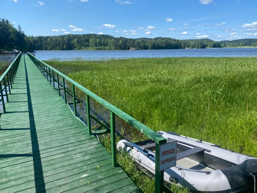 Домик в живописном месте на берегу Ладожского озера