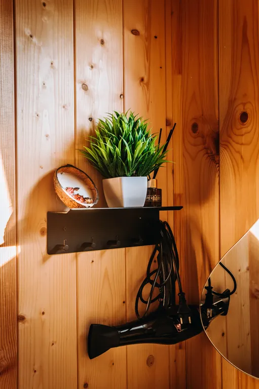 Домик в сосновом бору с баней, бассейном (летом) и беседкой