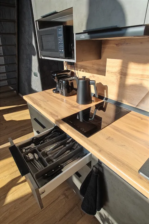 Панорамный домик с теплым бассейном в пяти минутах ходьбы от города